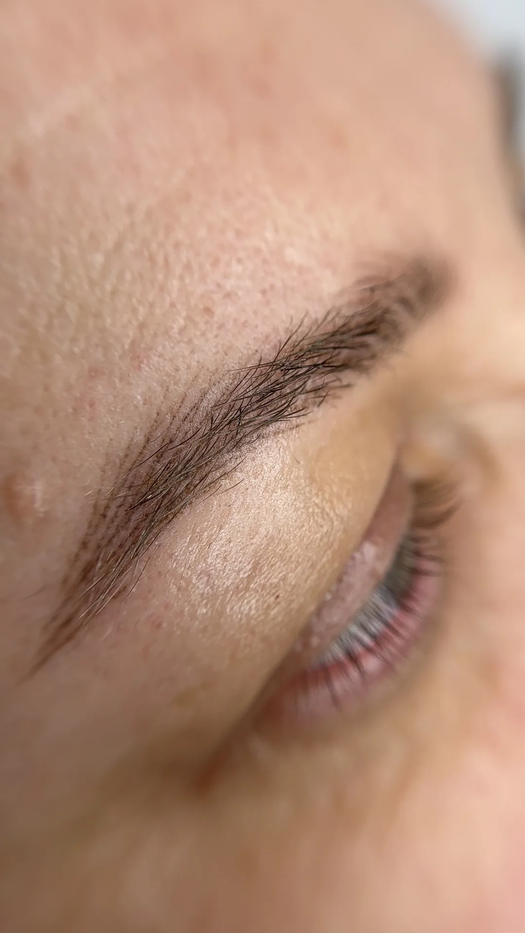 Brew wykonana techniką Éclat Brows™ - po wygojeniu