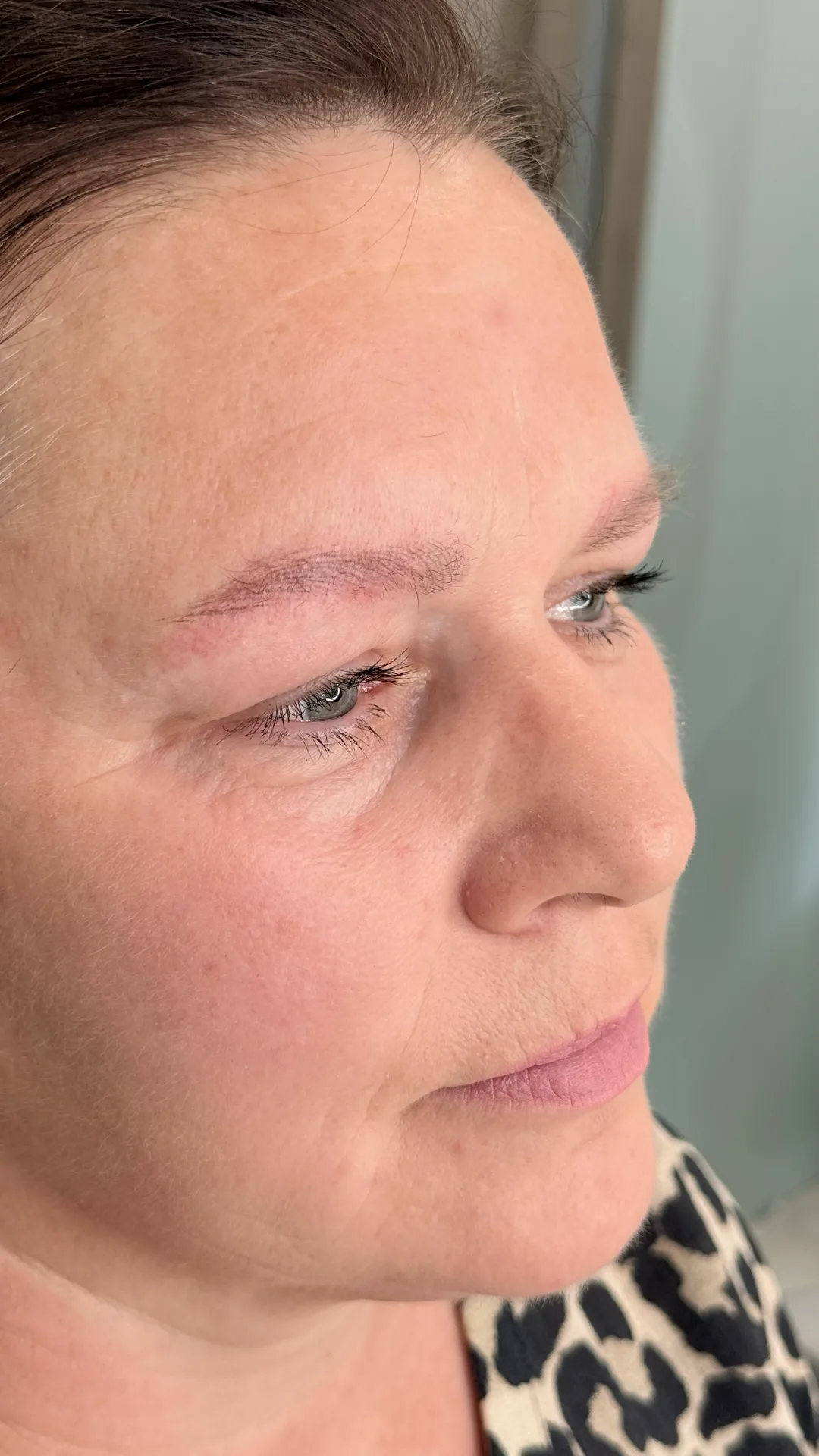 Brwi wykonane techniką Éclat Brows™ - po wygojeniu